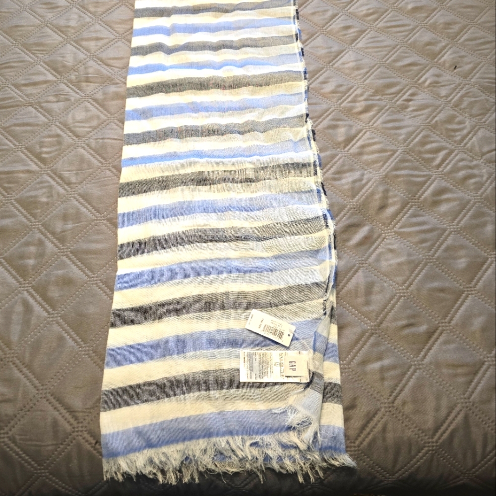 NEW Gap raw edged scarf